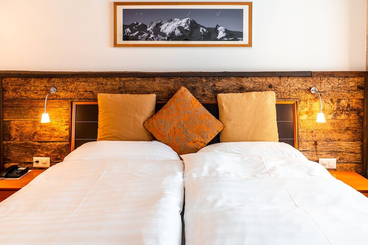 Room 10 of 97