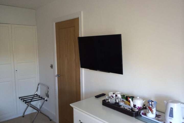 Room 11 of 28
