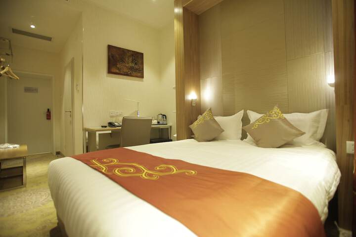 Room 3 of 38