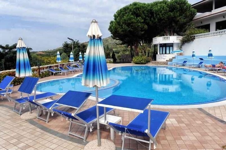 Hotel Pool