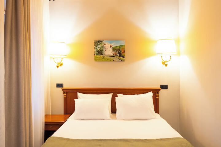 Room 13 of 43