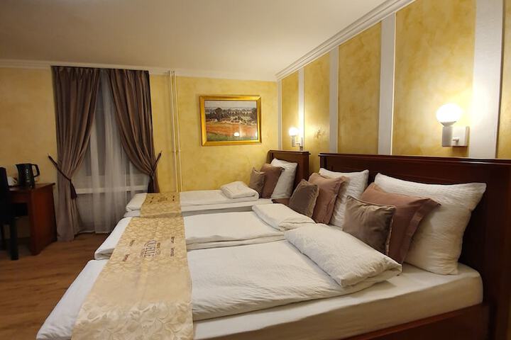 Room 43 of 266
