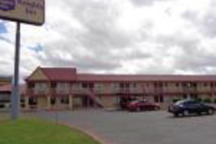 knights inn phoenix phone number