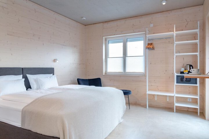 Room 10 of 41