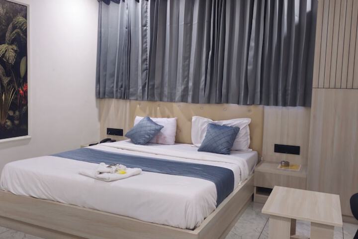 Room 12 of 33