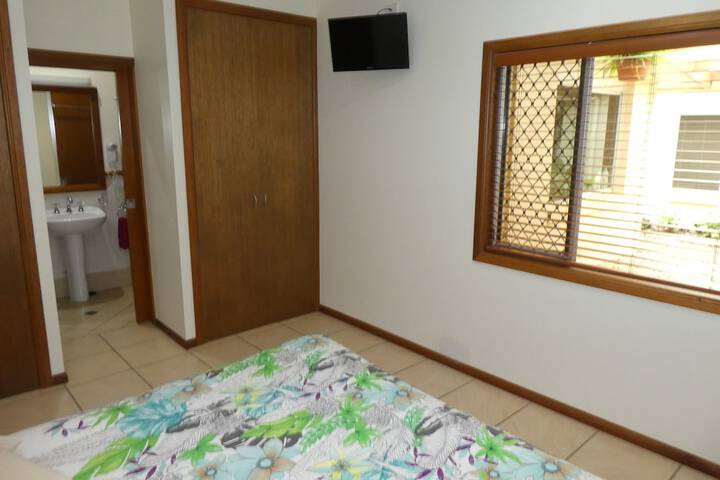 Room 4 of 39
