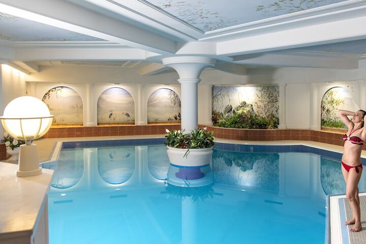 Pool Hotel