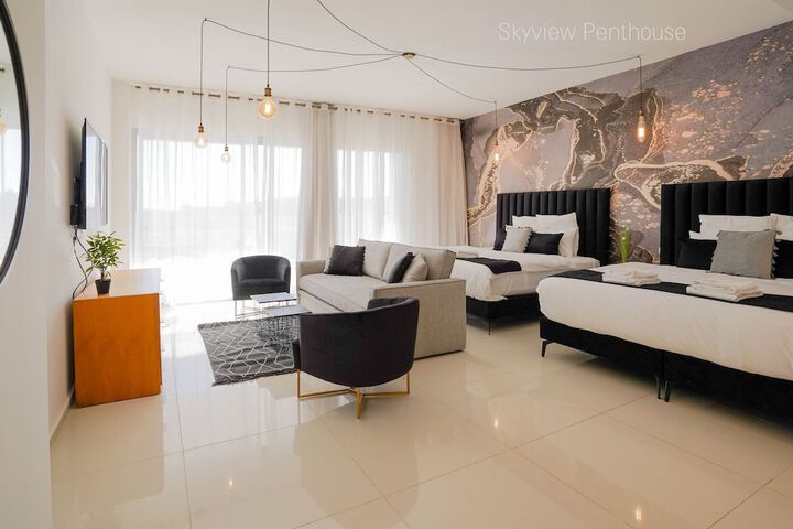 Room 35 of 315