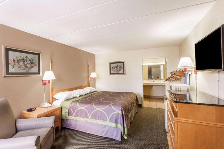 1 King Bed (14 of 14)