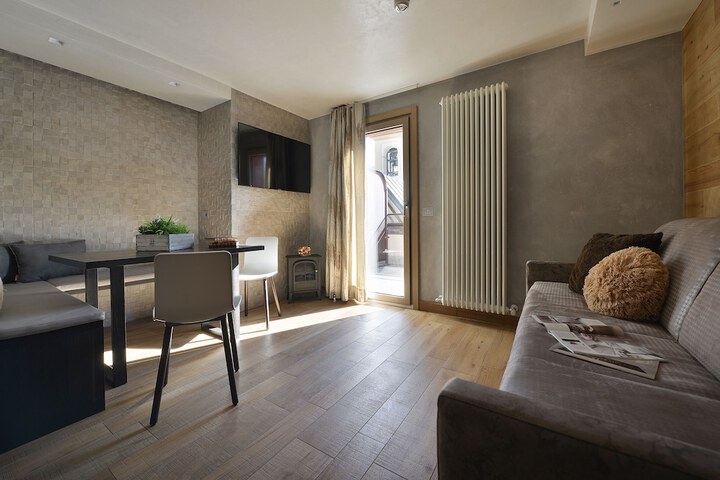Room 93 of 211