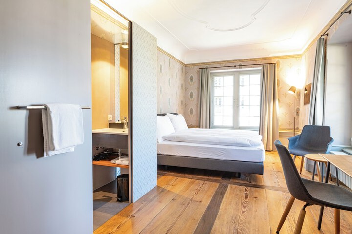 Room 7 of 30