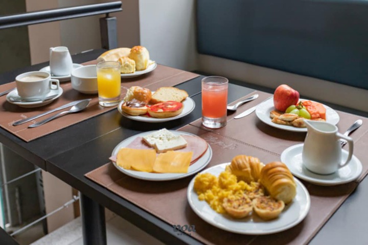 Breakfast/Coffee Service 22 of 29