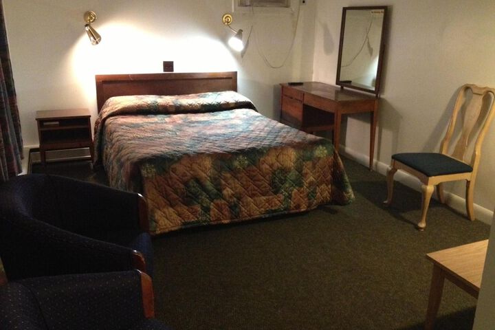 Room 17 of 39
