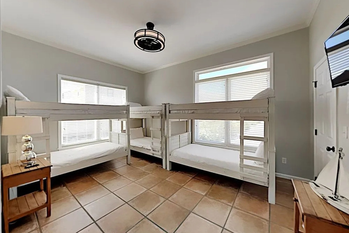 Room 4 of 17