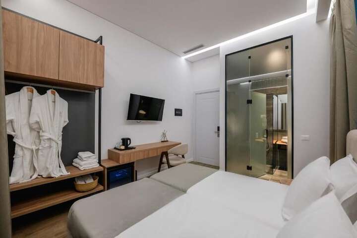 Room 3 of 189