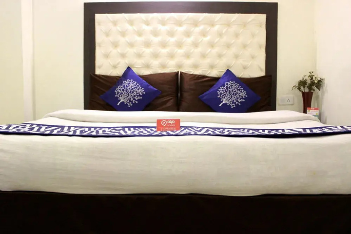 Room 6 of 16