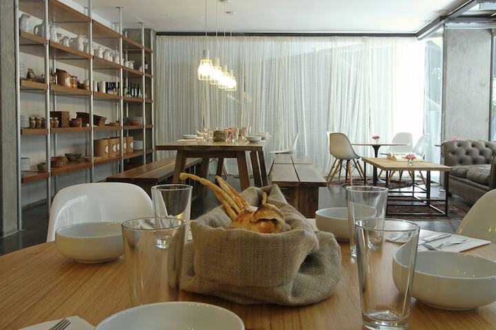 Dining 88 of 136