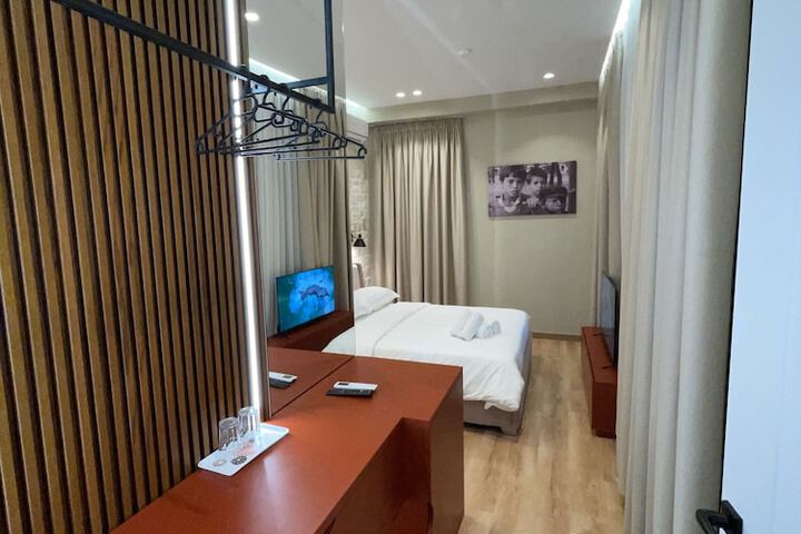 Room 13 of 26