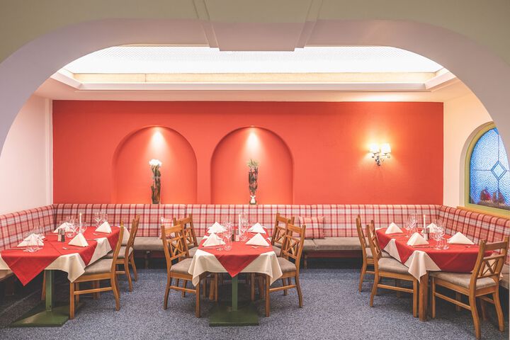 Dining 36 of 42