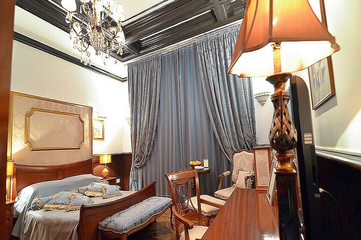 Room 28 of 142
