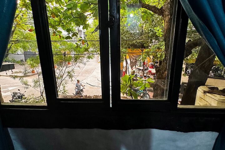 Room 9 of 50