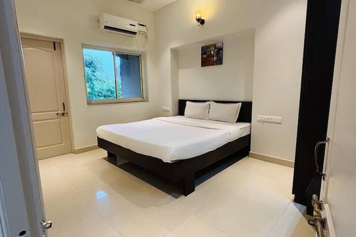 Room 3 of 7