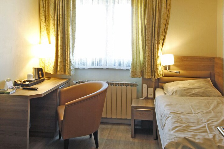 Room 11 of 52