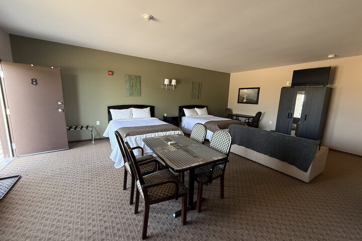 Room 4 of 9