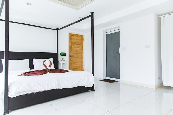 Room 47 of 353