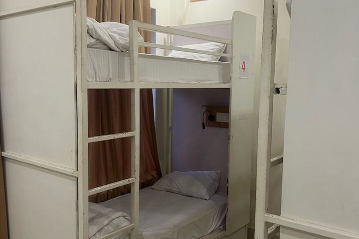 Room 13 of 44