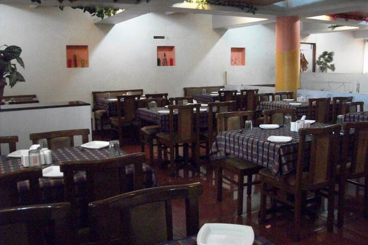 Dining 16 of 20