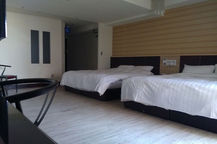 Room 11 of 22