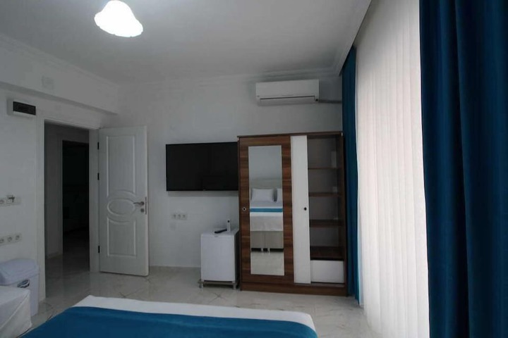 Room 14 of 18