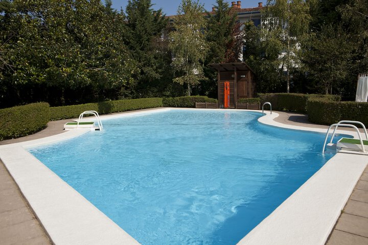 Pool 32 of 48