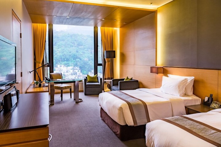 Room 8 of 24
