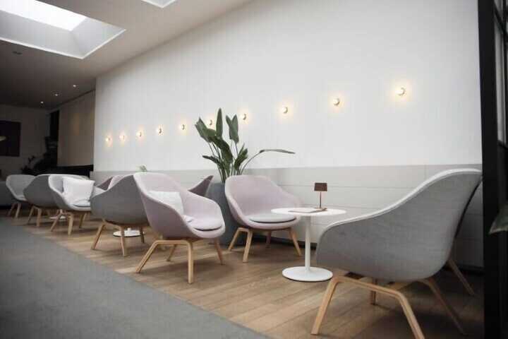 Lounge 66 of 77