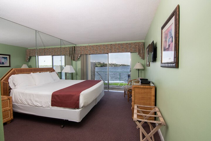 Room 5 of 90