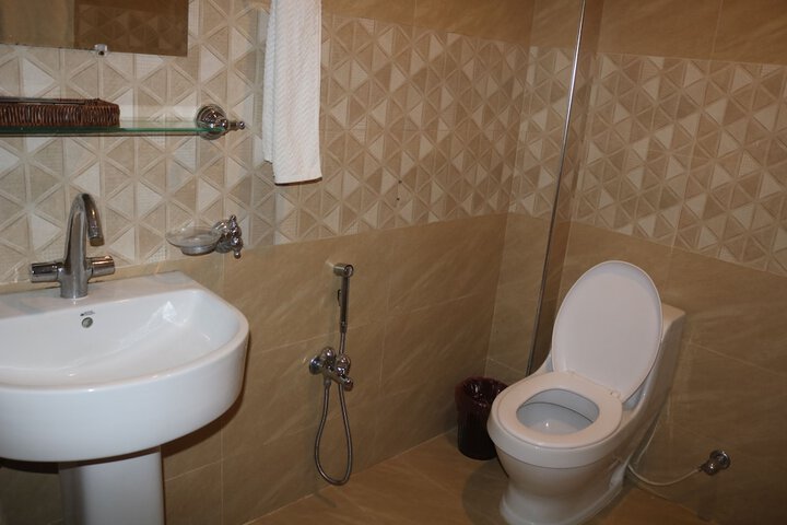 Room 11 of 24