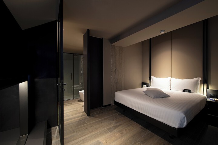 Room 10 of 34