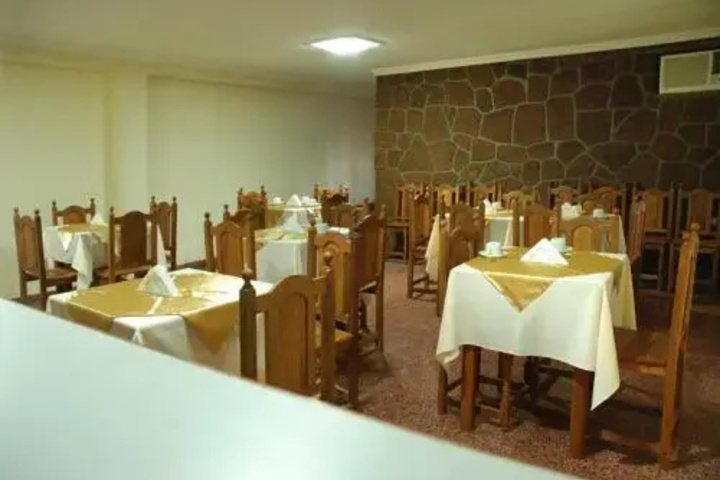 Dining 8 of 10