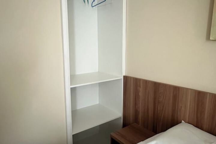 Room 12 of 90