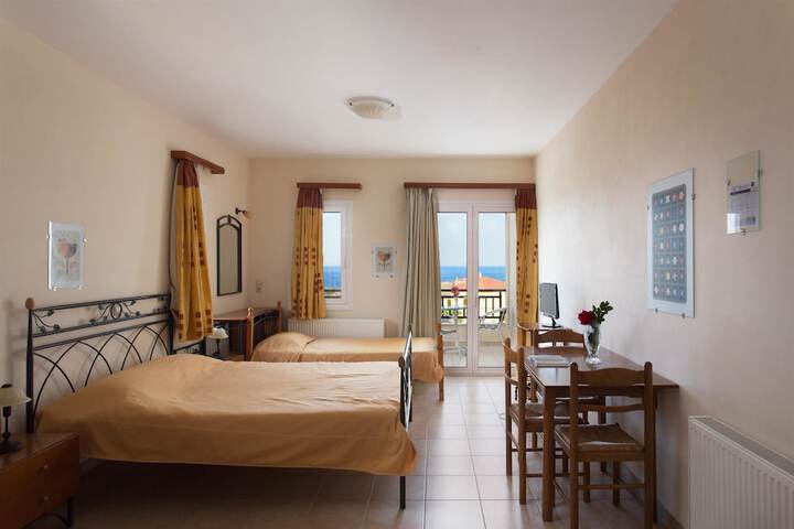 Room 4 of 18