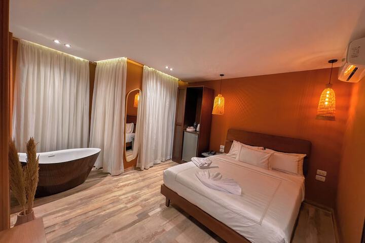 Room 21 of 36