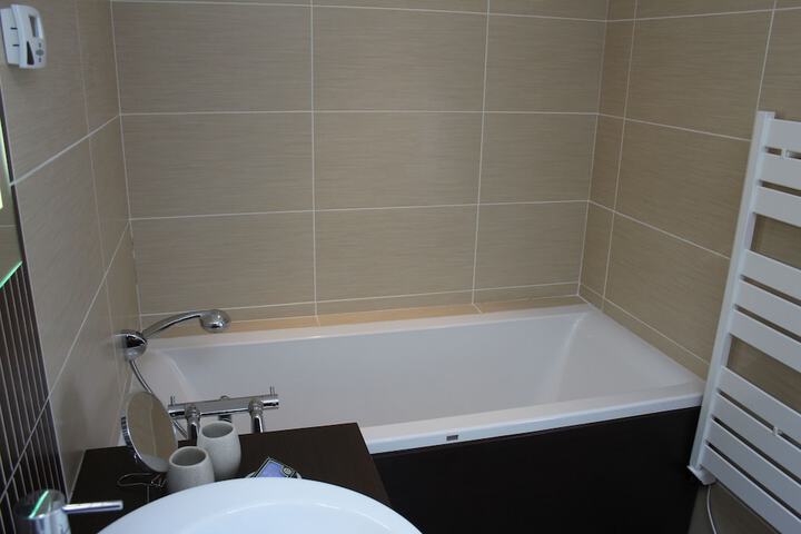 Room 11 of 23
