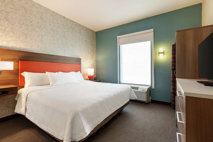 Room 6 of 28