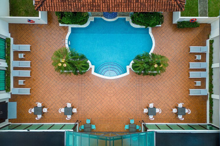 Pool Hotel