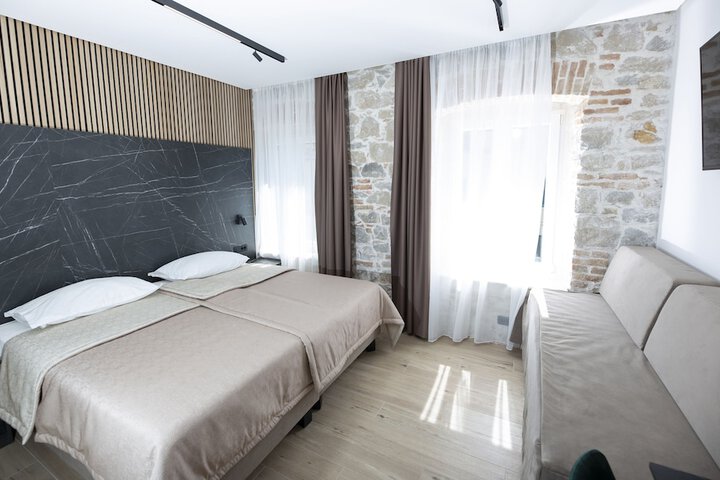 Room 11 of 60