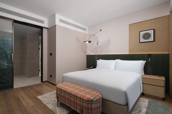 Room 14 of 38