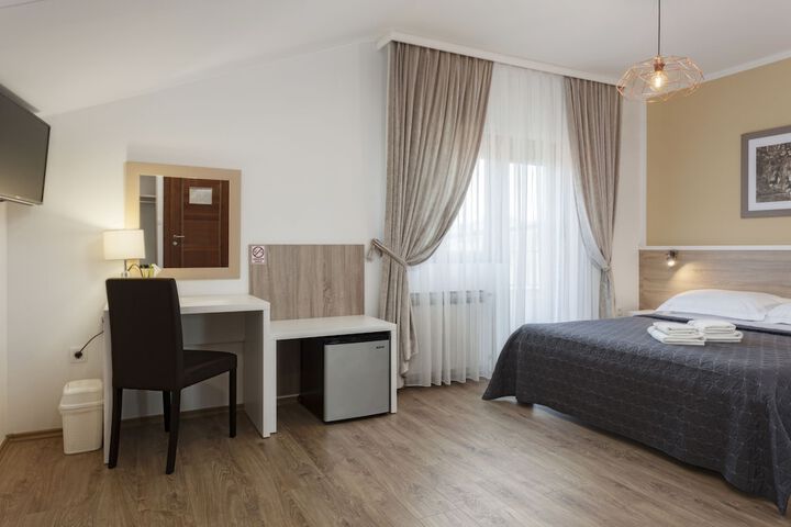 Room 5 of 72