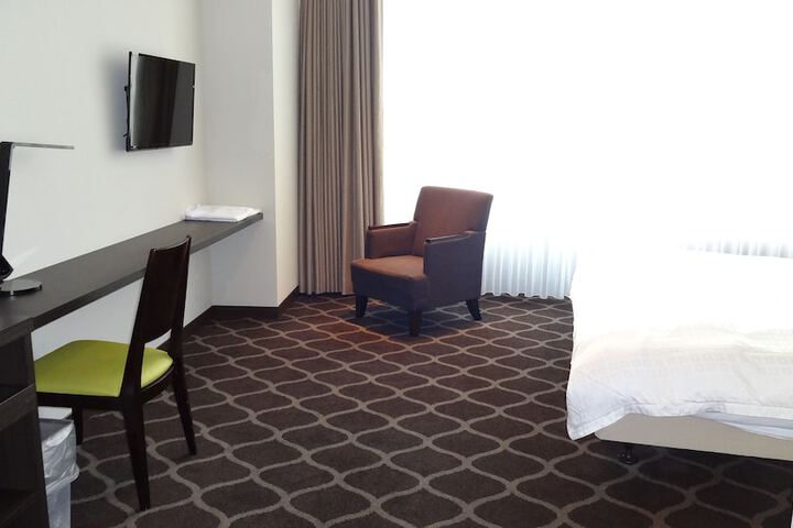 Room 5 of 33